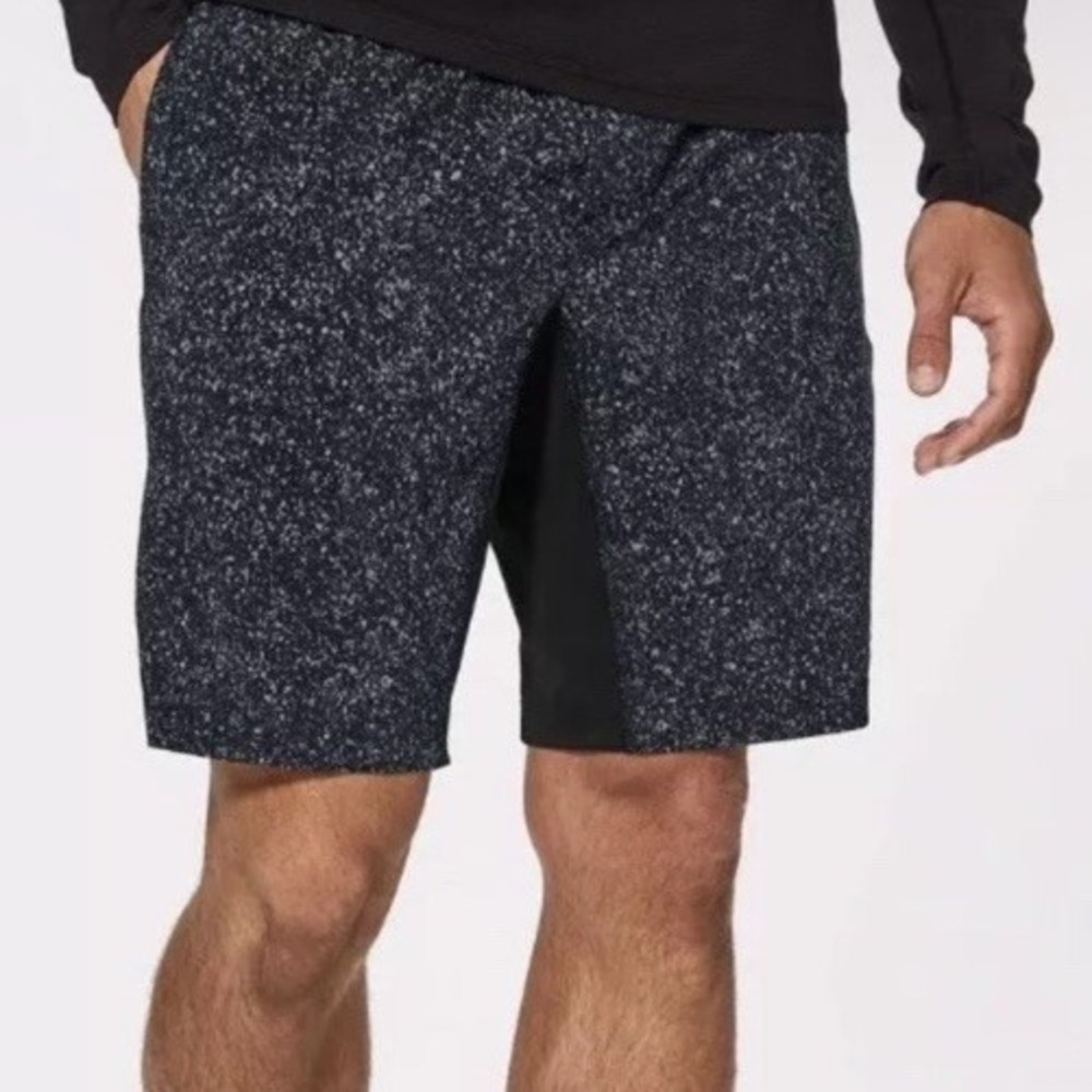 Lululemon Mens T.H.E. Short Luxtreme 9" Size Large Black Speckled Golf Casual